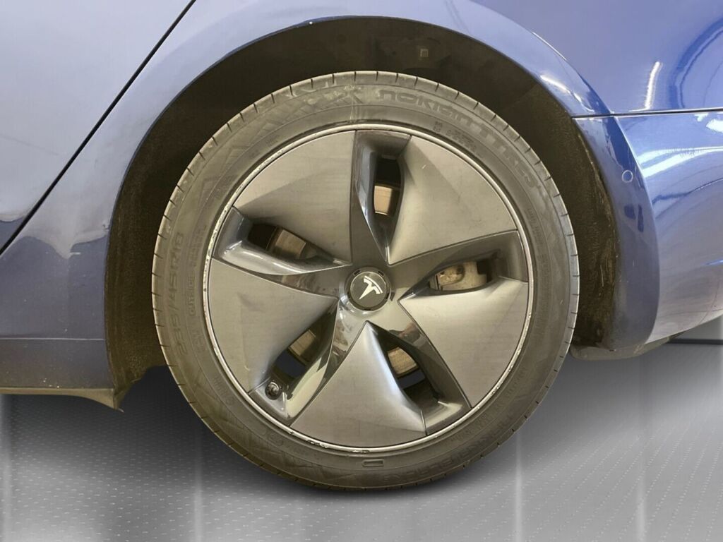 Tesla Model 3 2019 Sininen