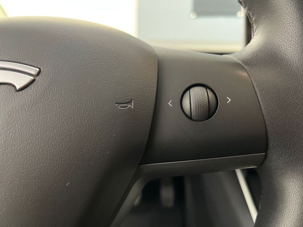 Tesla Model 3 2019 Sininen