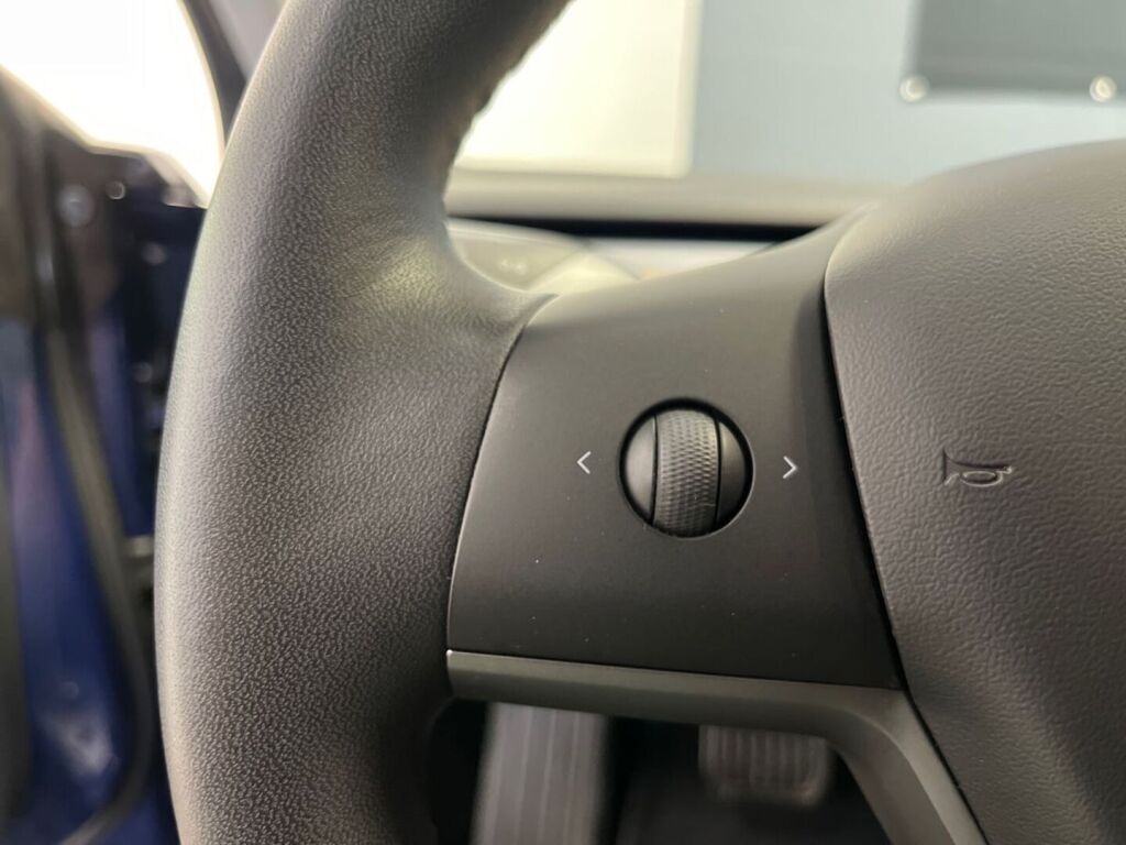 Tesla Model 3 2019 Sininen