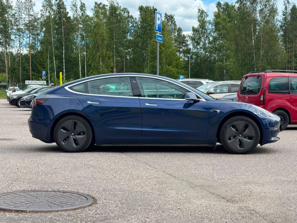 Tesla Model 3 2019 Sininen