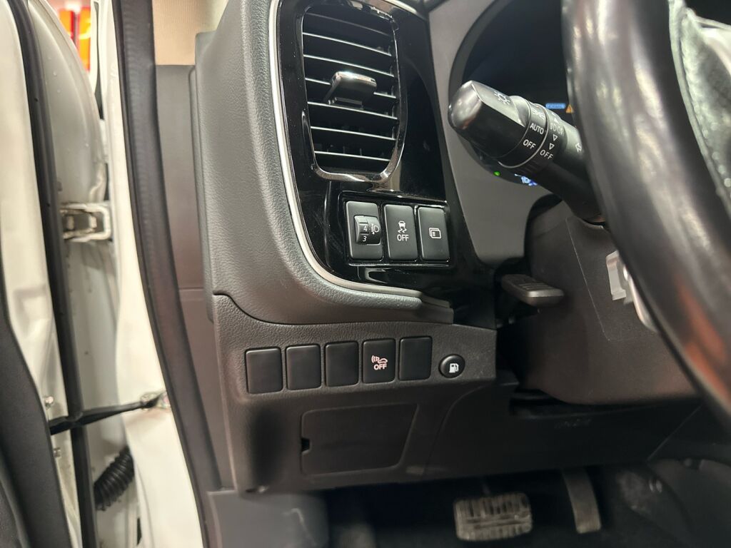 Mitsubishi Outlander PHEV 2020 Valkoinen