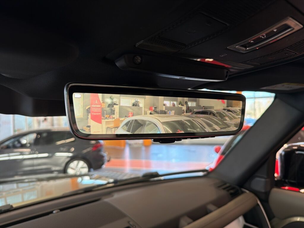 Land Rover Defender 2021 Vihreä