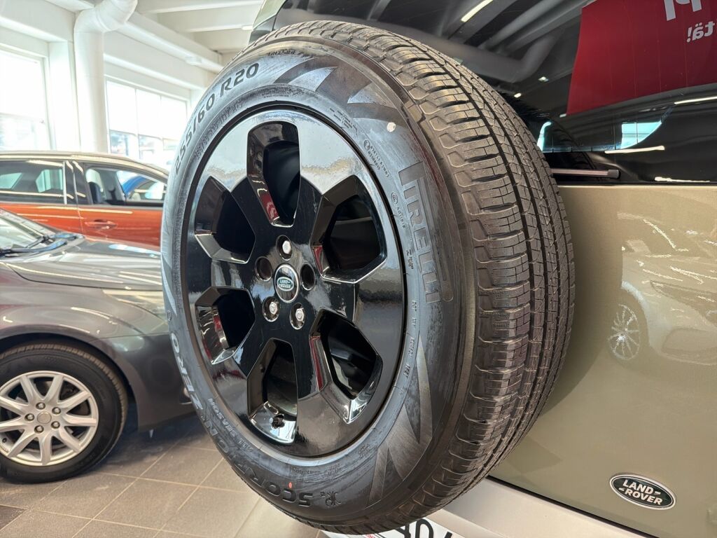 Land Rover Defender 2021 Vihreä