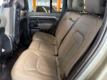 Land Rover Defender 2021 Vihreä