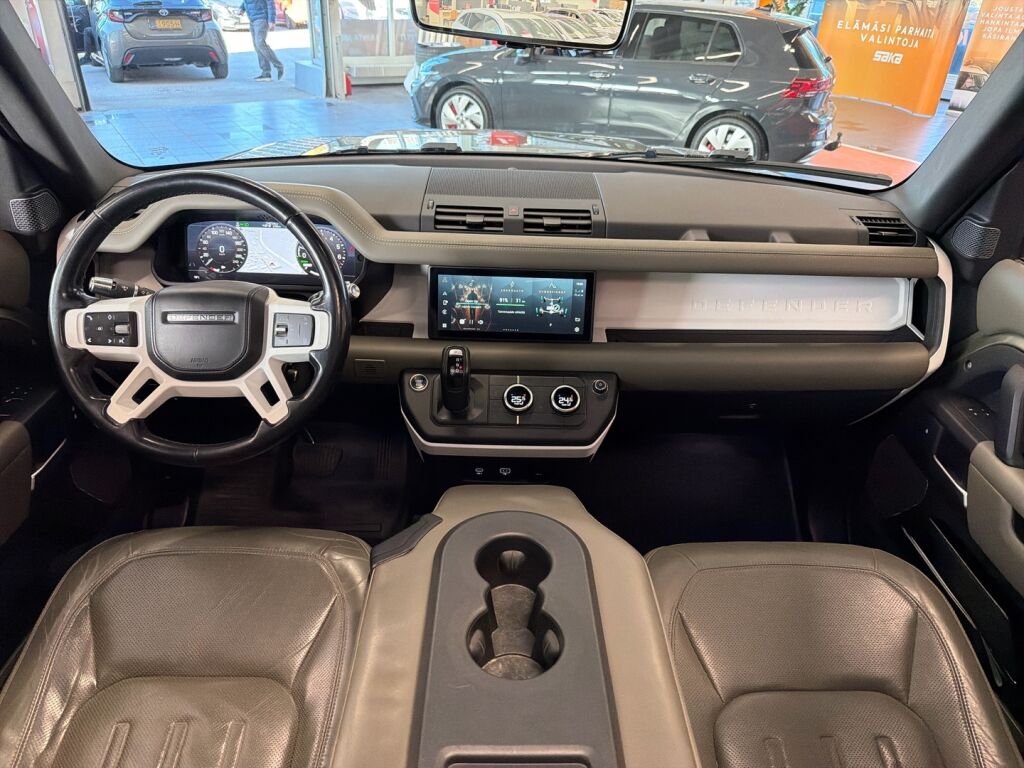 Land Rover Defender 2021 Vihreä