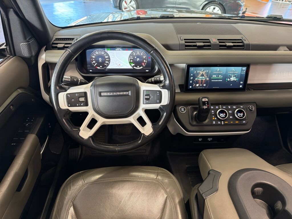 Land Rover Defender 2021 Vihreä