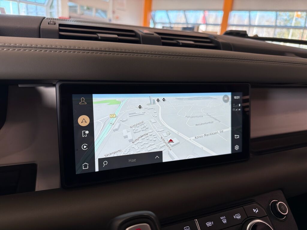 Land Rover Defender 2021 Vihreä