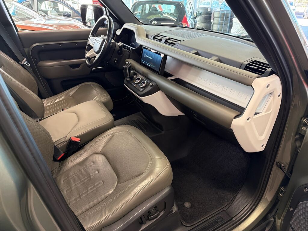 Land Rover Defender 2021 Vihreä