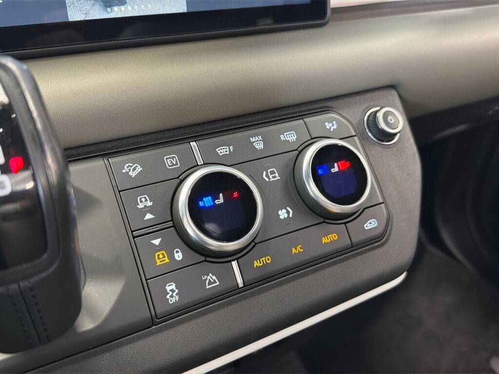 Land Rover Defender 2021 Vihreä