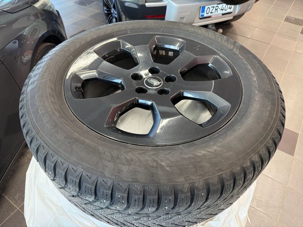 Land Rover Defender 2021 Vihreä