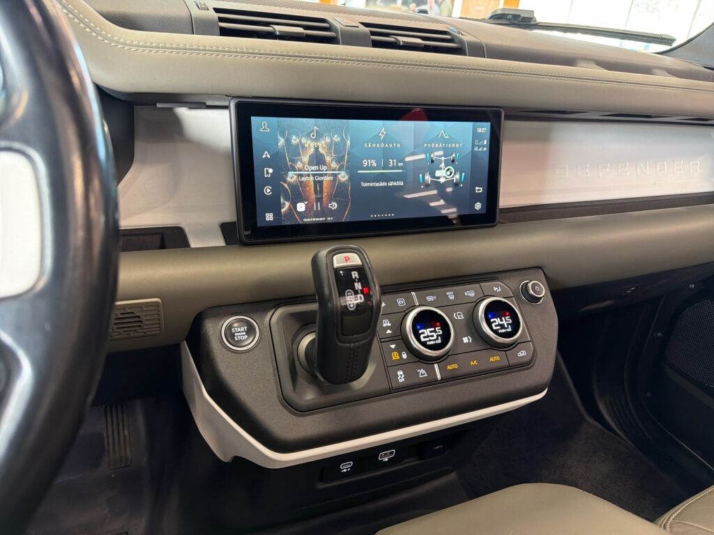 Land Rover Defender 2021 Vihreä