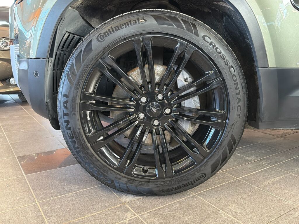 Land Rover Defender 2021 Vihreä