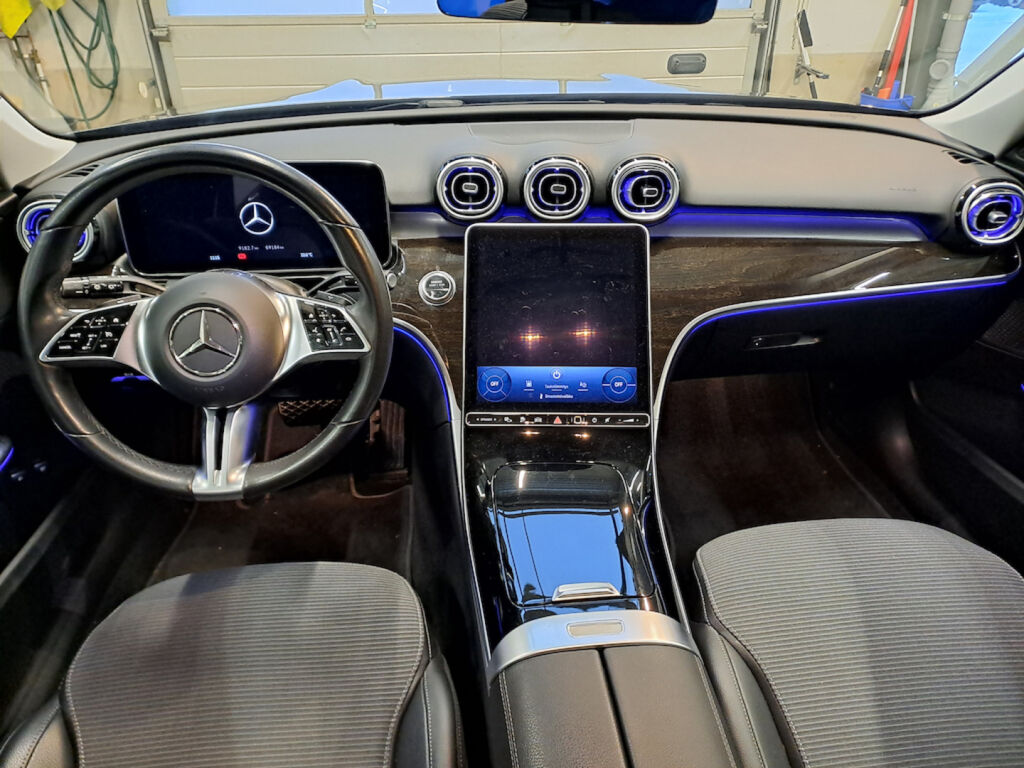 Mercedes-Benz C 2023 Musta