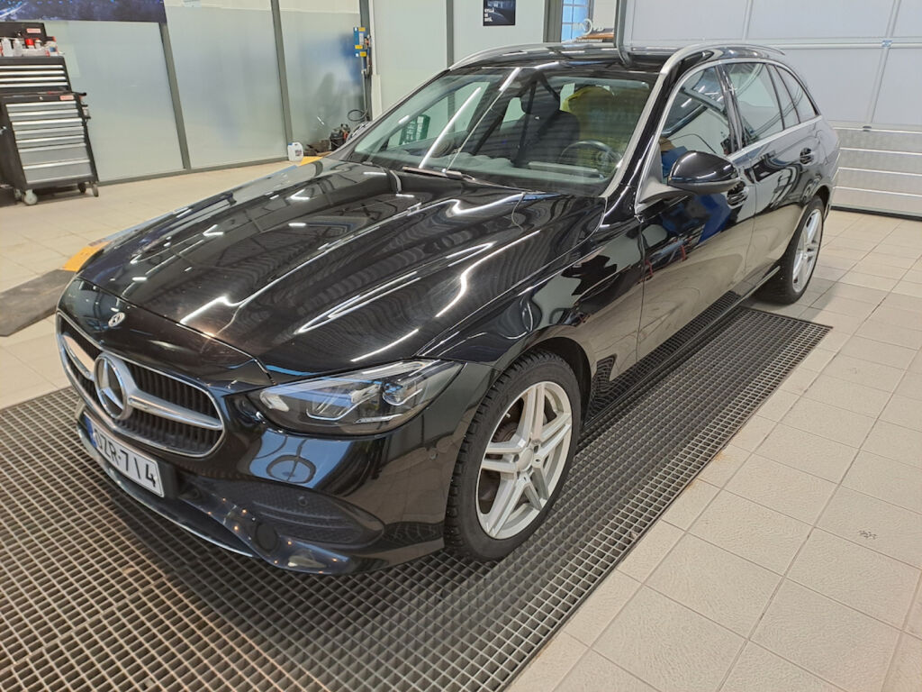 Mercedes-Benz C 2023 Musta
