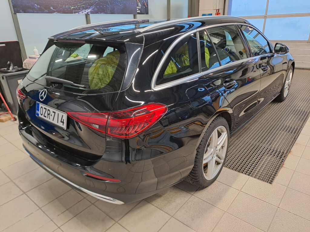 Mercedes-Benz C 2023 Musta