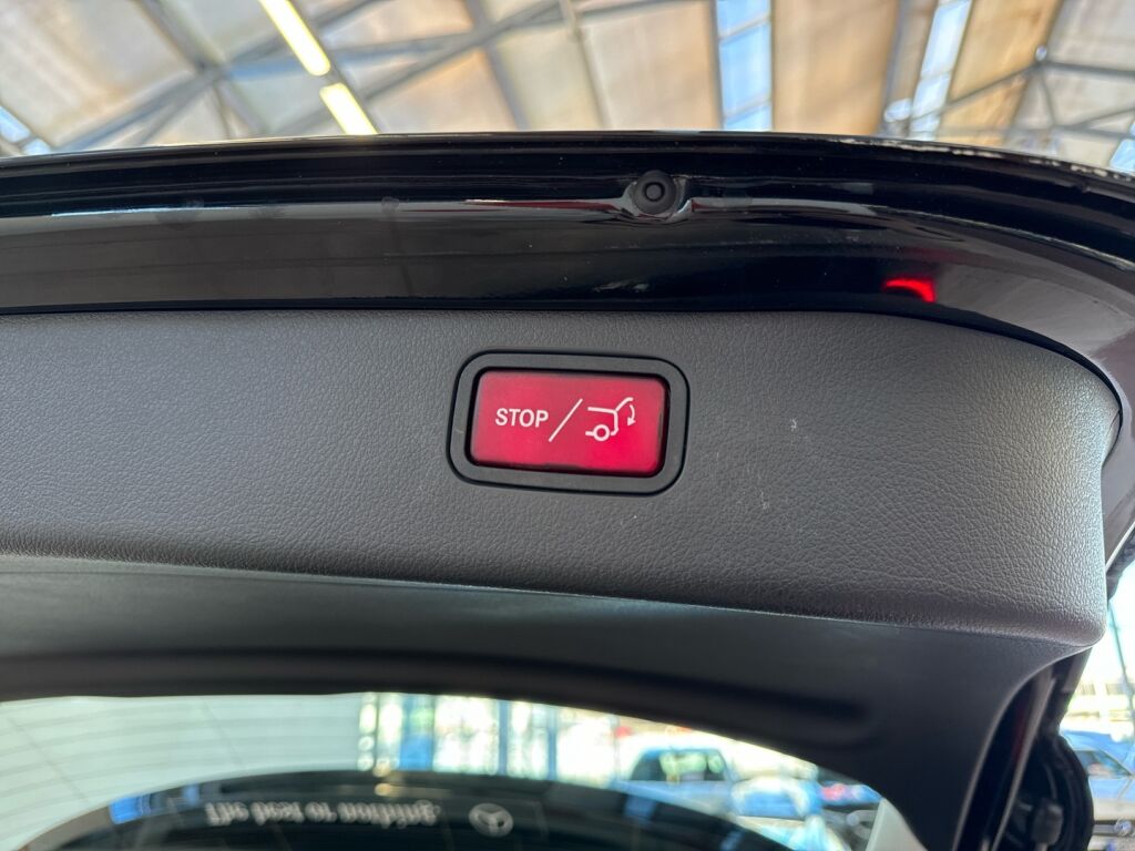 Mercedes-Benz C 2023 Musta