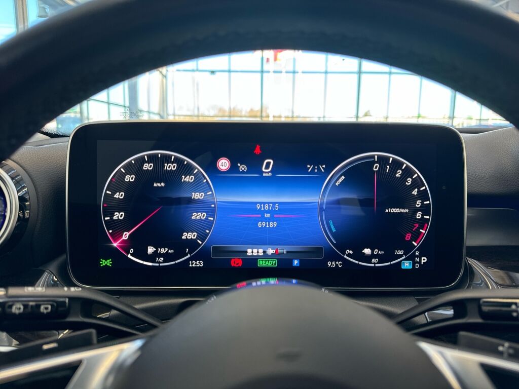 Mercedes-Benz C 2023 Musta