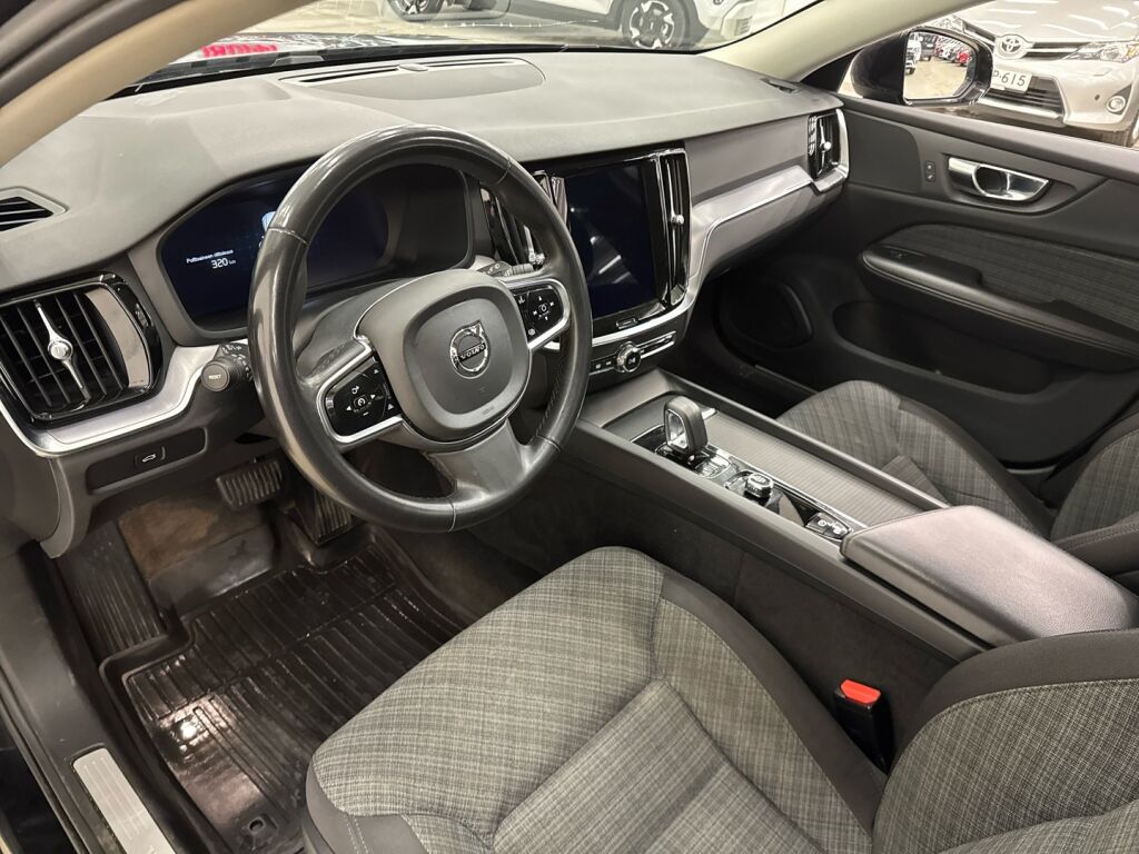 Volvo V60 Cross Country 2023 Musta