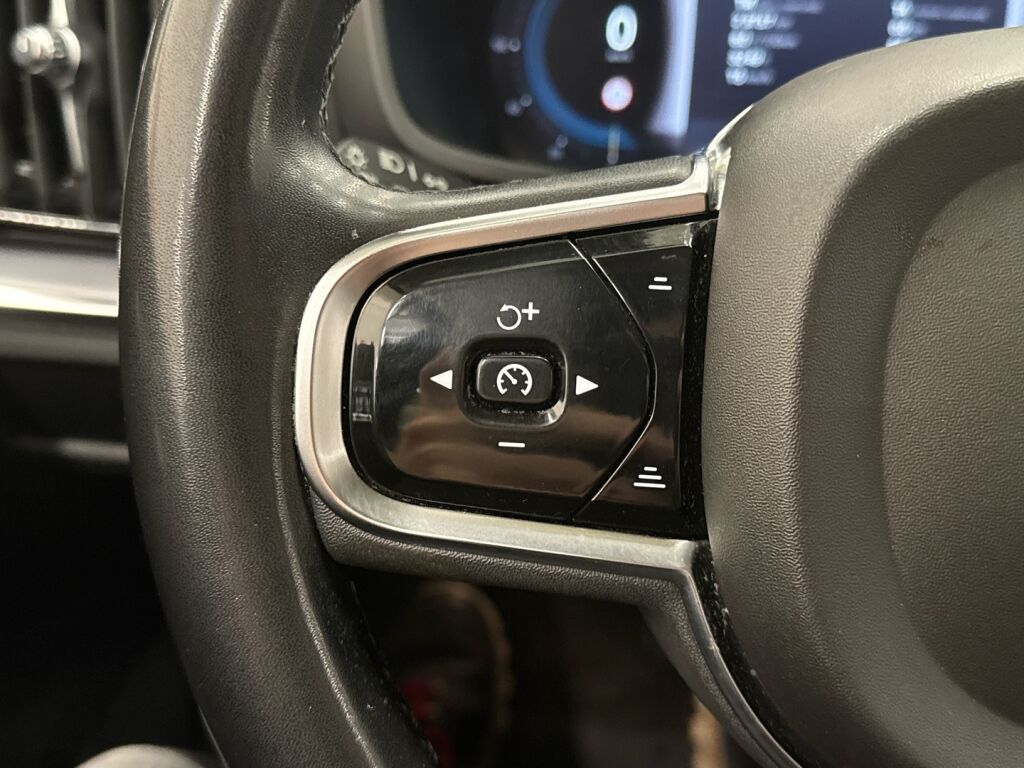 Volvo V60 Cross Country 2023 Musta