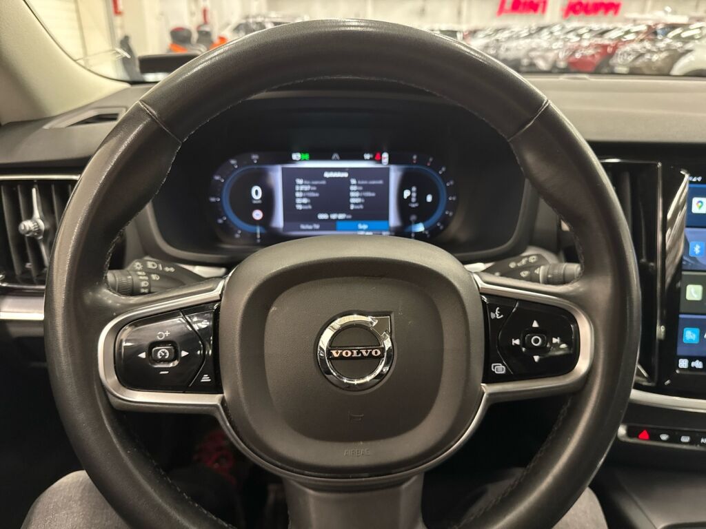 Volvo V60 Cross Country 2023 Musta