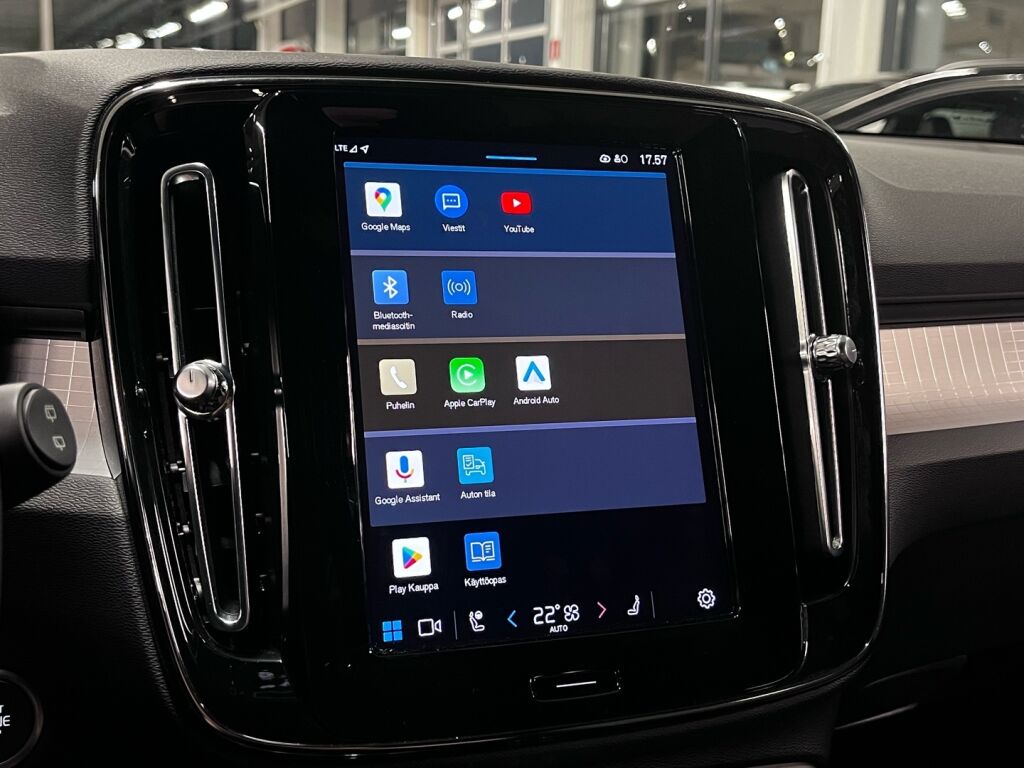 Volvo XC40 2023 Musta