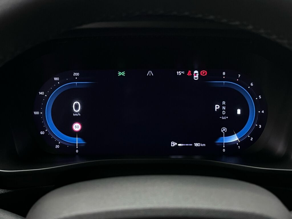 Volvo XC40 2023 Musta