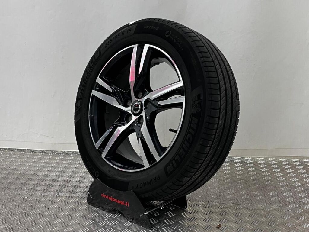 Volvo XC40 2023 Musta