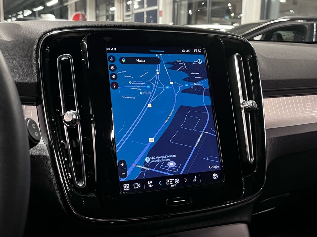 Volvo XC40 2023 Musta