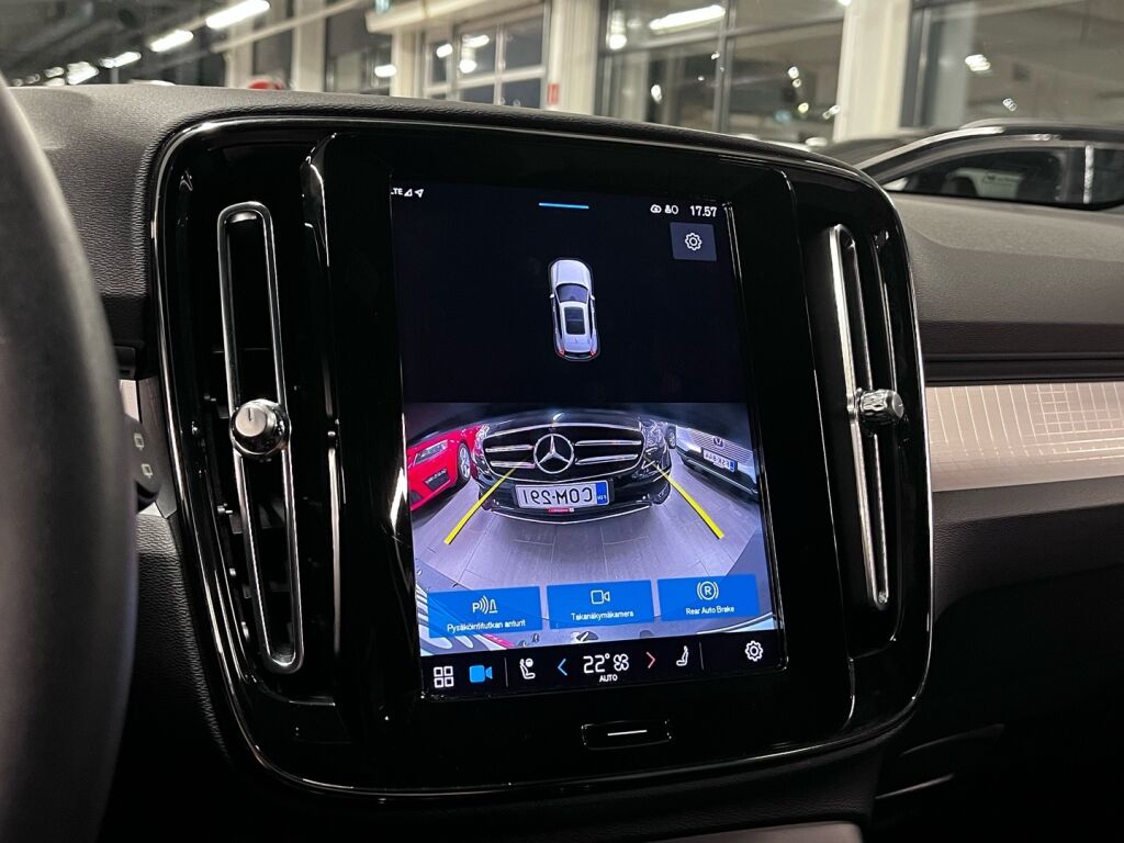 Volvo XC40 2023 Musta