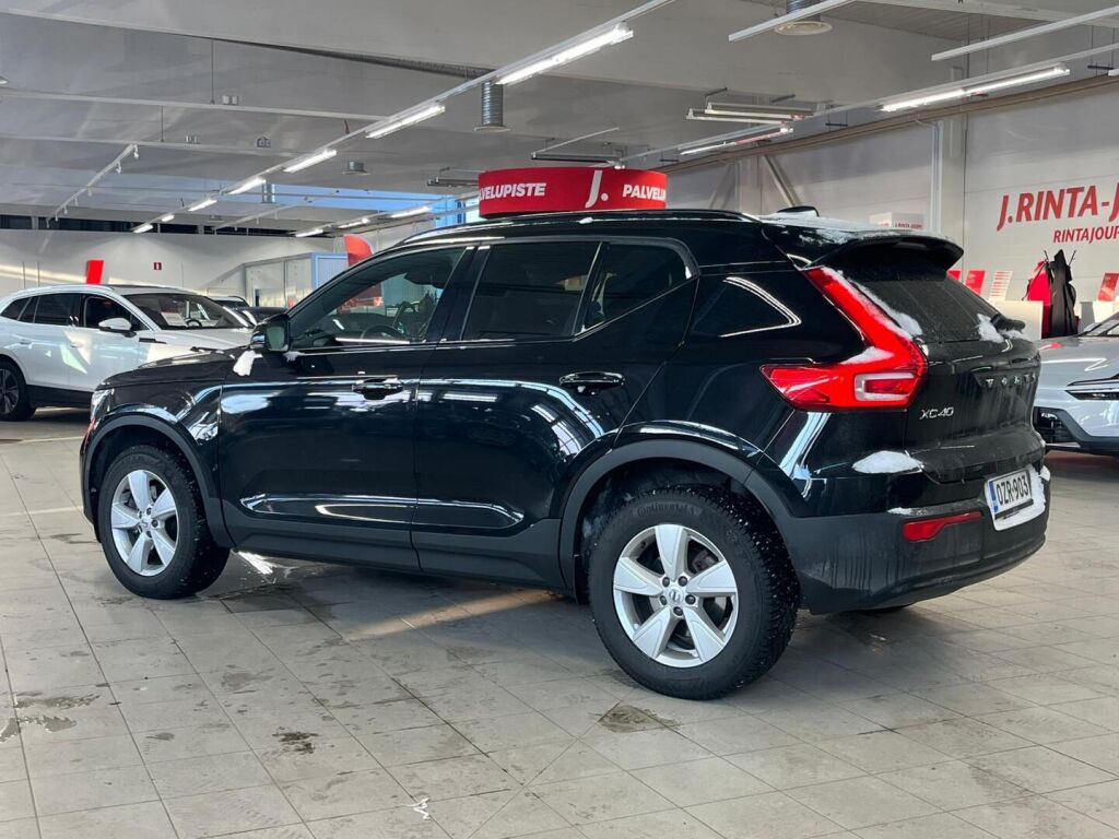 Volvo XC40 2023 Musta