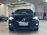 Volvo XC40 2023 Musta