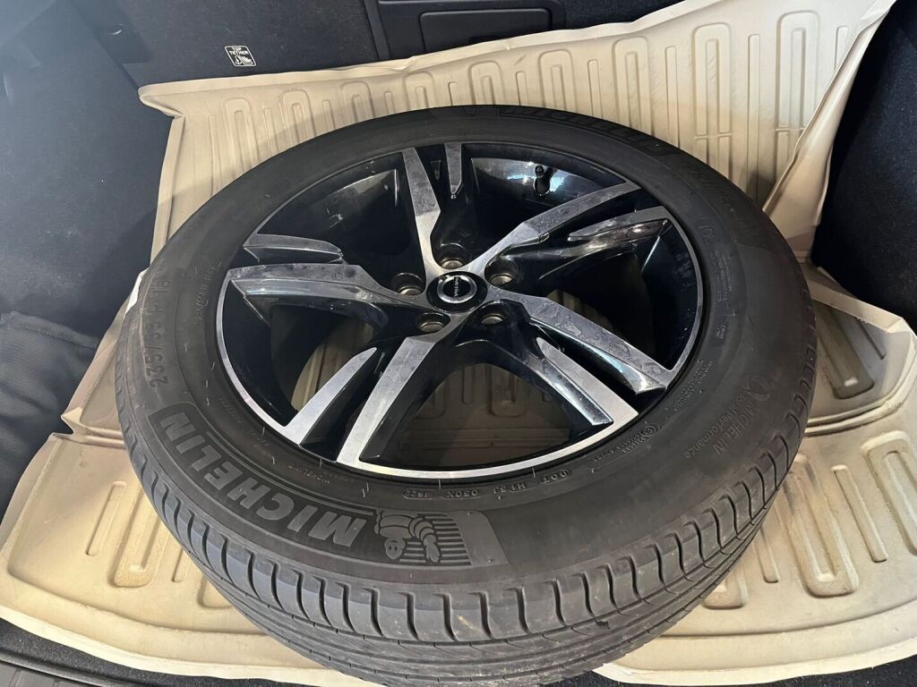 Volvo XC40 2023 Musta