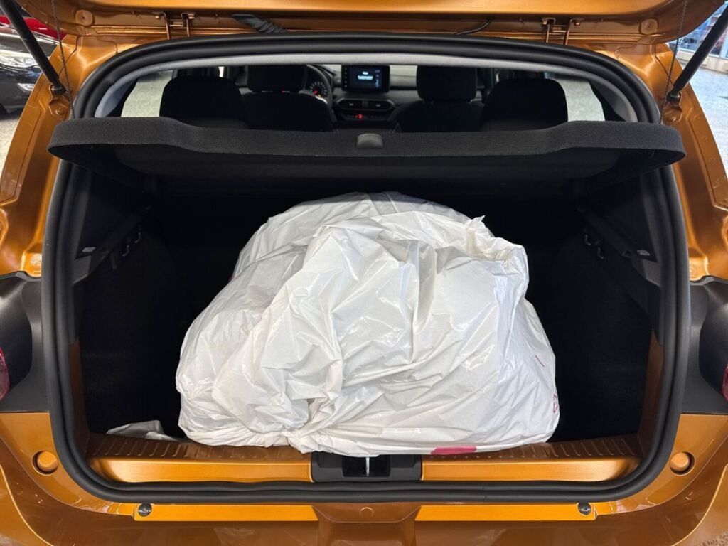 Dacia Sandero Stepway 2023 Oranssi