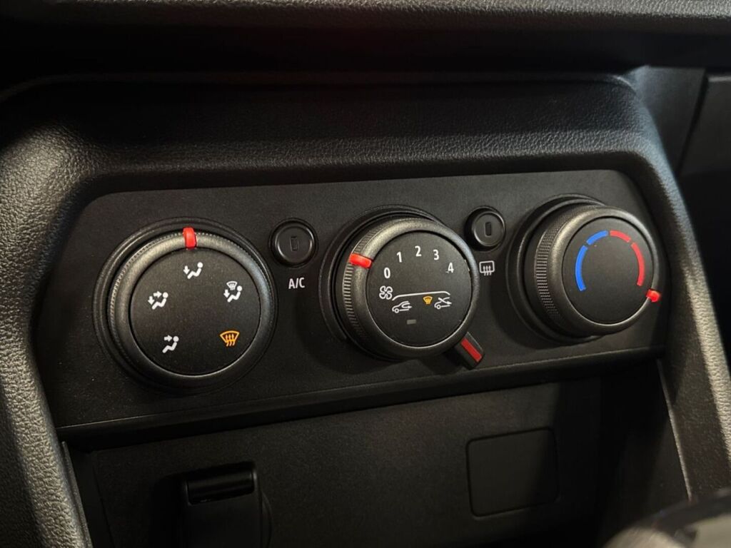 Dacia Sandero Stepway 2023 Oranssi