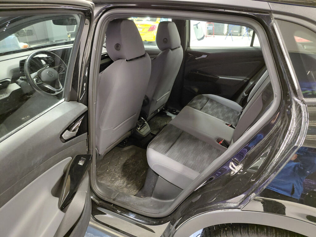 Volkswagen ID.4 2023 Musta