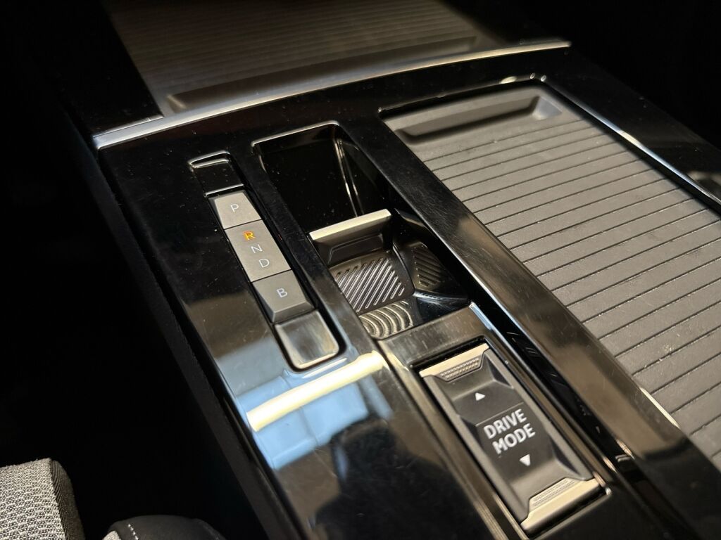 Opel Astra 2023 Keltainen