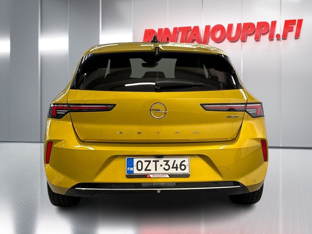 Opel Astra 2023 Keltainen