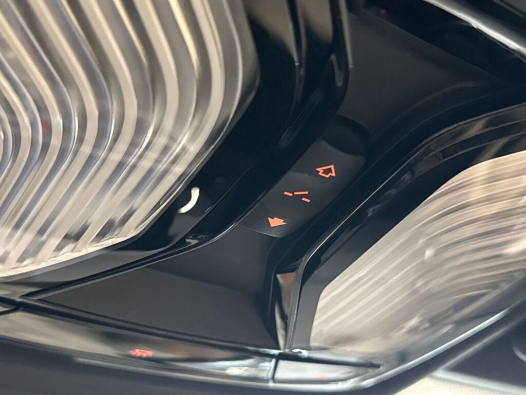 BMW iX3 2024 Musta
