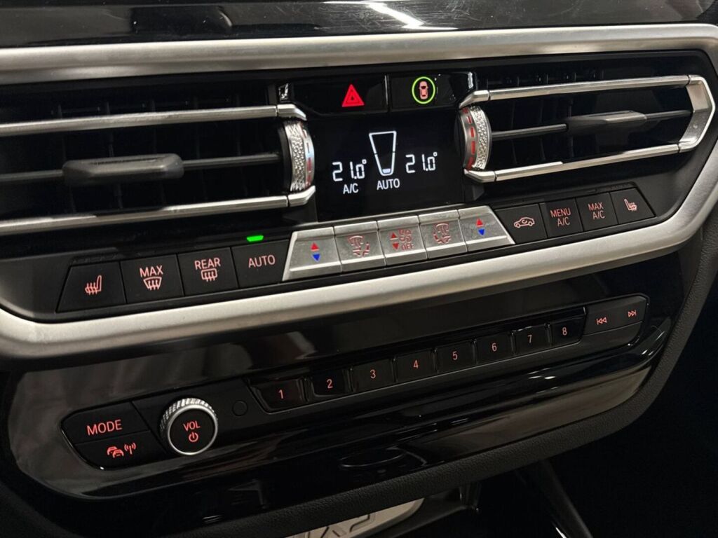 BMW iX3 2024 Musta