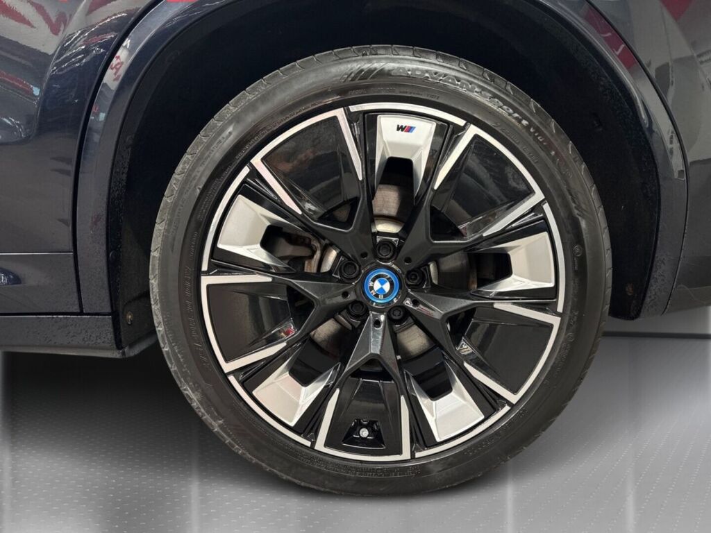 BMW iX3 2024 Musta