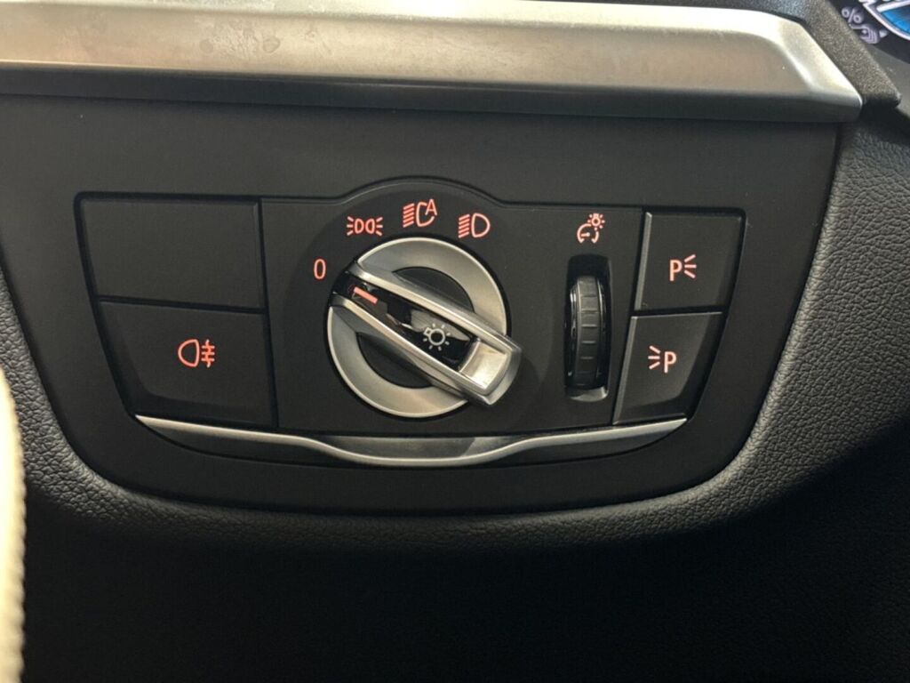 BMW iX3 2024 Musta