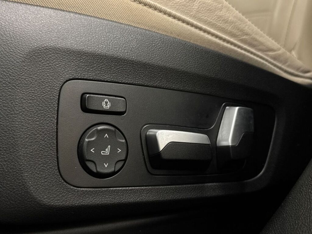 BMW iX3 2024 Musta