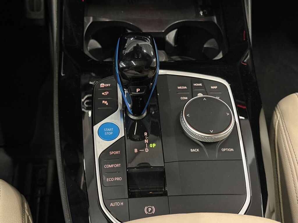 BMW iX3 2024 Musta