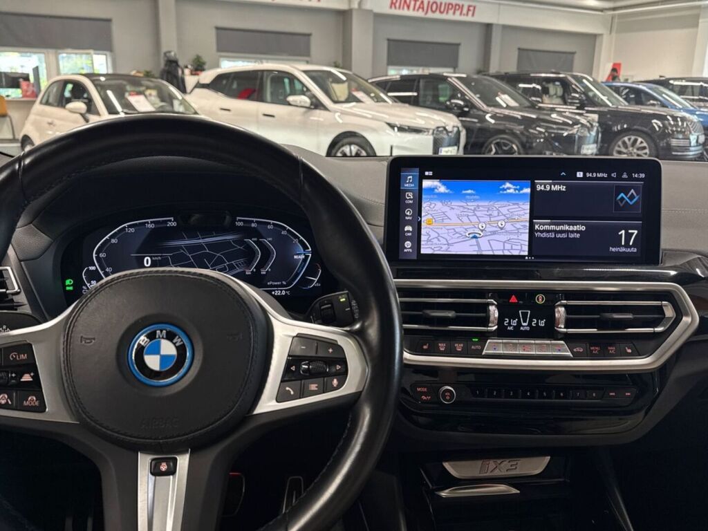 BMW iX3 2024 Musta