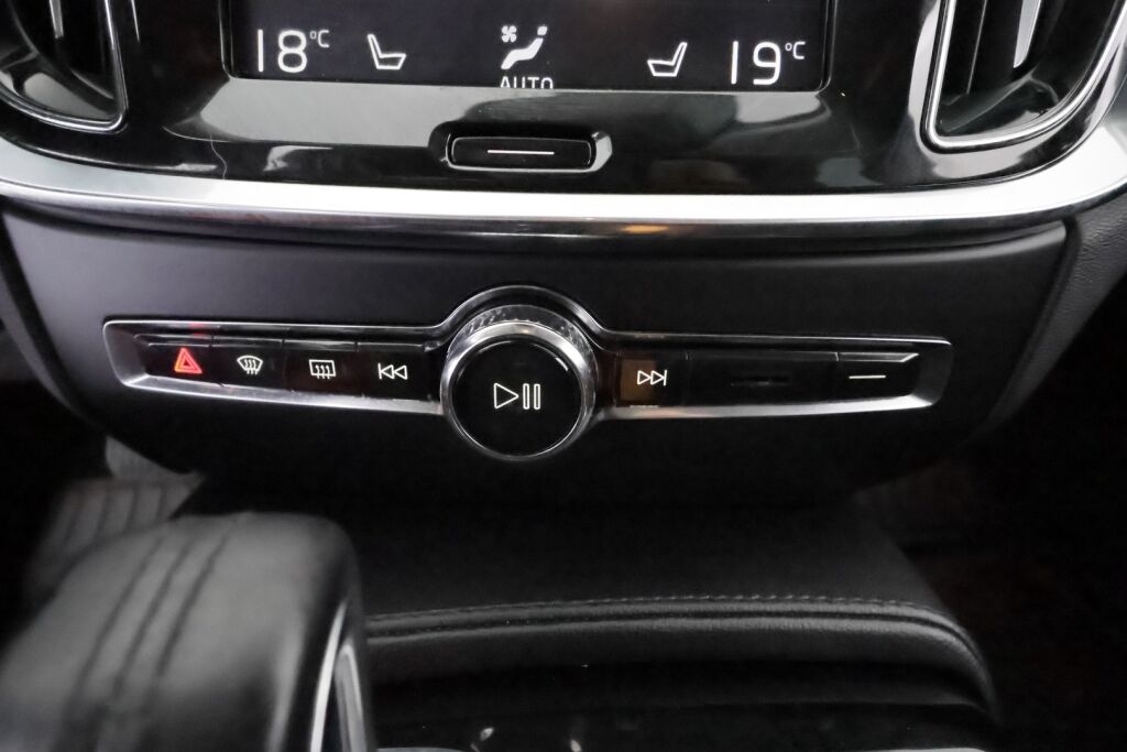 Volvo V60 2020 Valkoinen