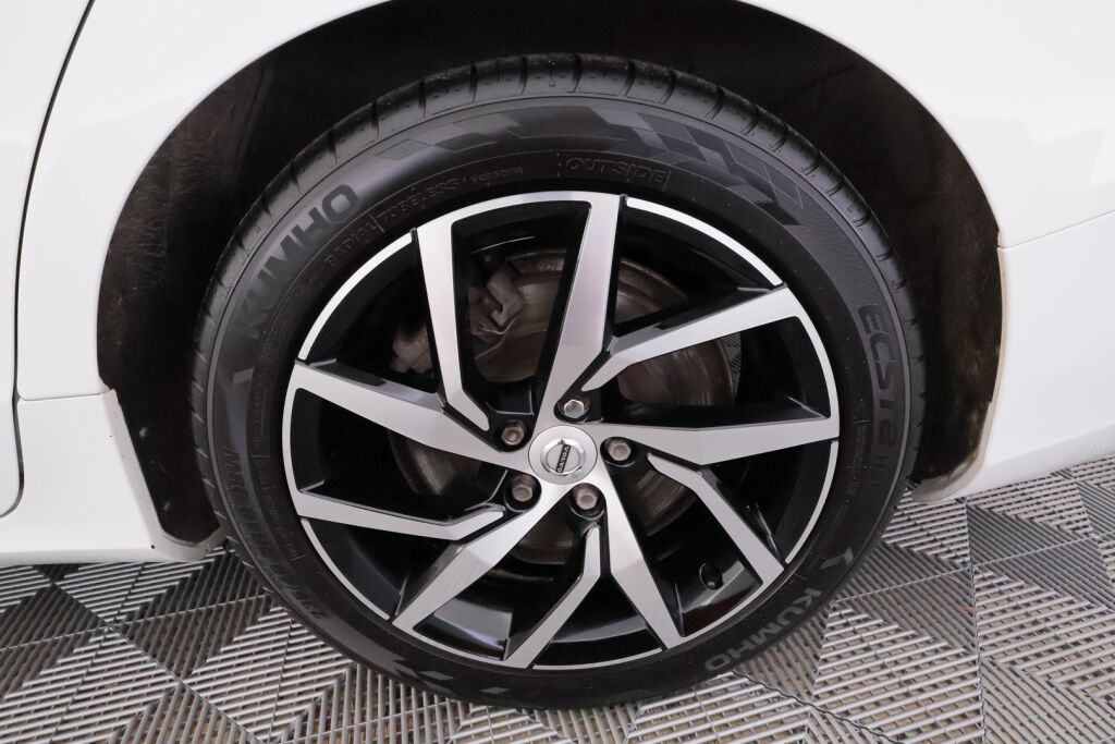 Volvo V60 2020 Valkoinen