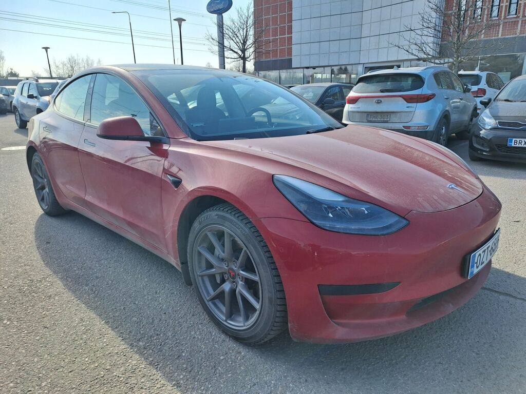 Tesla Model 3 2021 Punainen