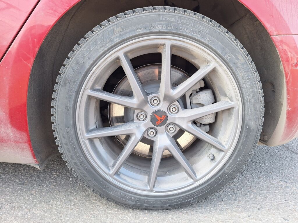 Tesla Model 3 2021 Punainen