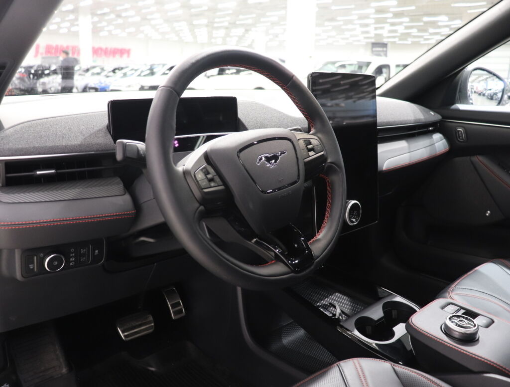 Ford Mustang Mach-E 2023 Valkoinen