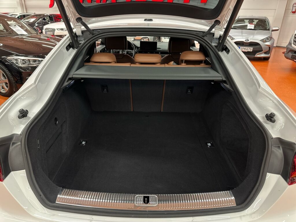 Audi A5 2023 Valkoinen